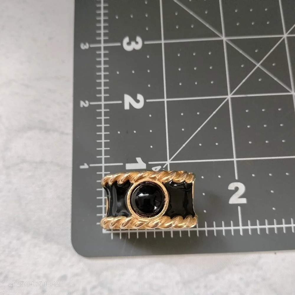 Women's Swirl Gold Tone and Black Enamel Clip On Earrings Luxury Formal Classic - Picture 9 of 11